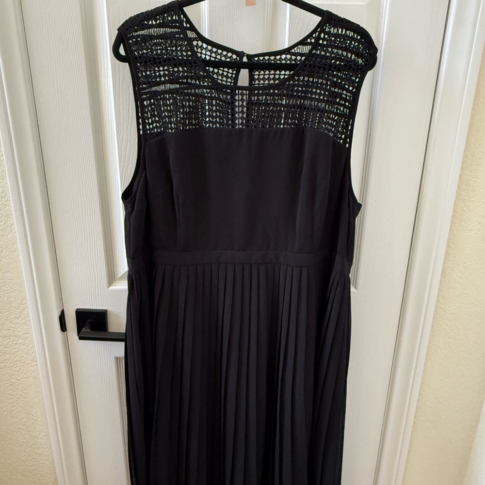Chic Black Lace Maxi Dress
